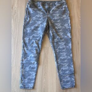 Maurice’s High-rise Grey Camo Jean - Large